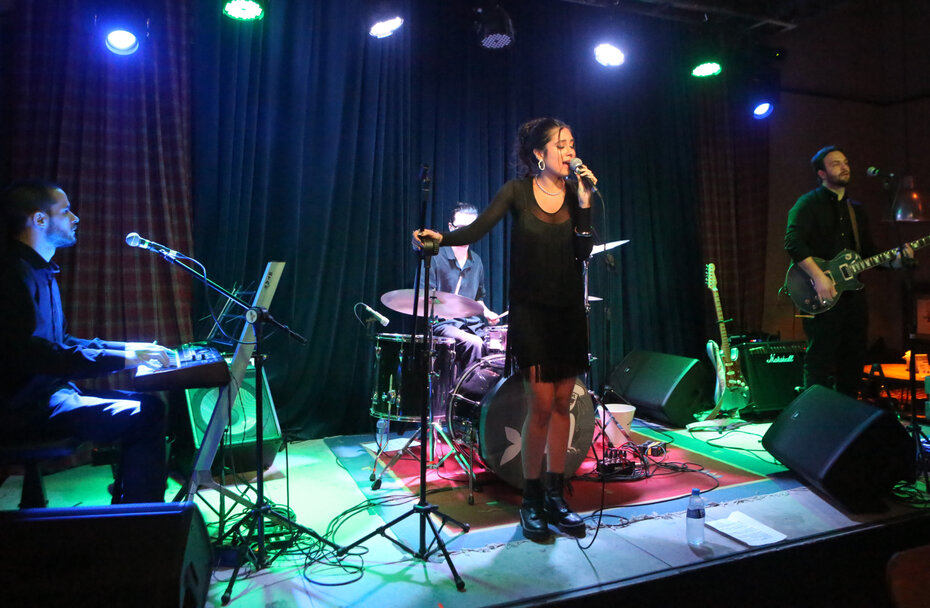 Valen Reis e os m&uacute;sicos Juliano Casagranda, Leonardo Bretas e Rafael Giacomazzi (Foto: Notre Design/Divulga&ccedil;&atilde;o)