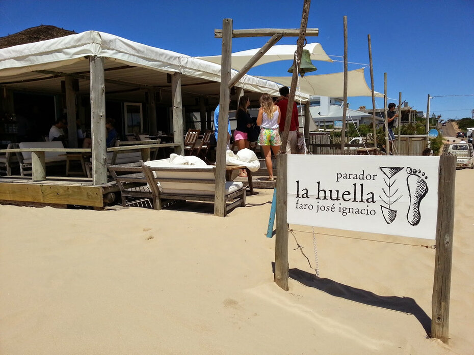 Parador La Huella, em Jose Ign&aacute;cio, foi uma das belas escolhas para reunir os amigos (Foto: Divulga&ccedil;&atilde;o)