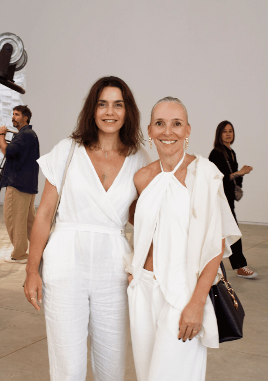 Paula Bohrer e Sarita Vallim na concorrida abertura da mostra (Foto: Igor Dreher/Divulga&ccedil;&atilde;o) 