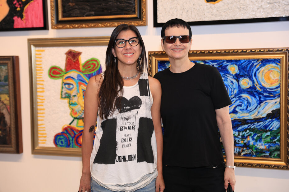 Viviane Lencina e Creuza Barreto conferiram as obras de Srur (Foto: Vini Dalla Rosa/Divulga&ccedil;&atilde;o)