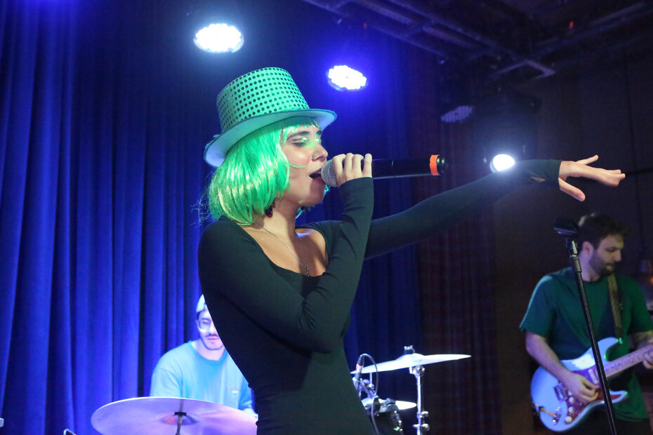 Valen botou todo mundo para dan&ccedil;ar na noite de Saint Patrick (Foto: Notre 
