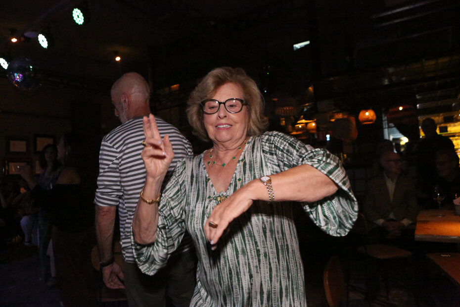 Rosa Maria de Andrade Koch: entusiasmo com a apresenta&ccedil;&atilde;o da neta (Foto: Notre Design/Divulga&ccedil;&atilde;o)