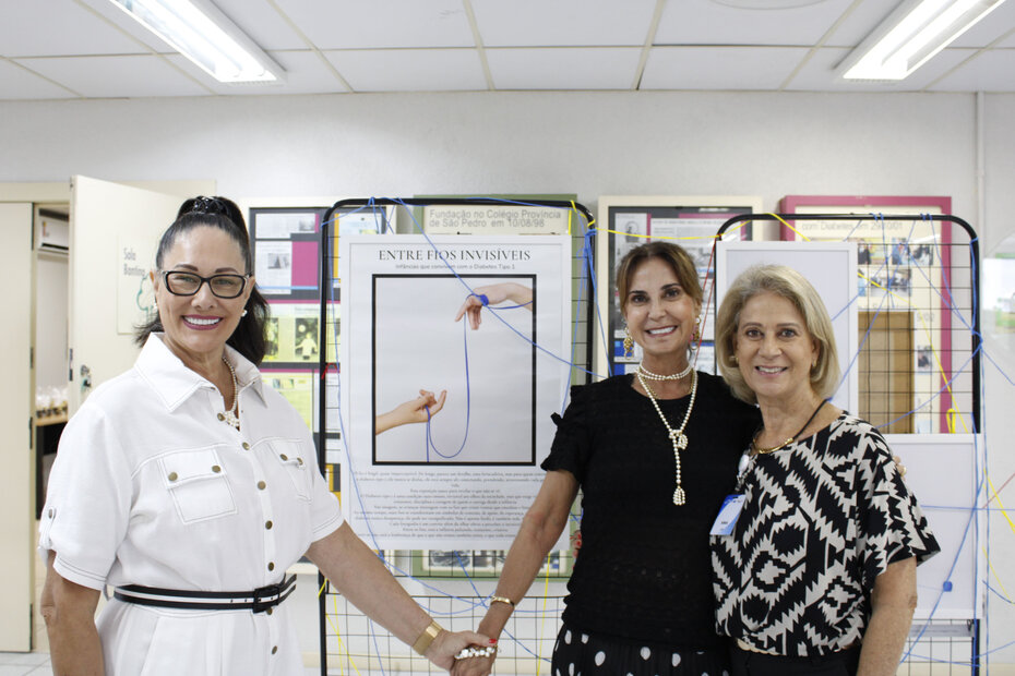 A artista pl&aacute;stica Isabel Ferreira com Gabriela Brasil e Ana Bertuol no ICDRS (Foto: Igor Dreher/Divulga&ccedil;&atilde;o)