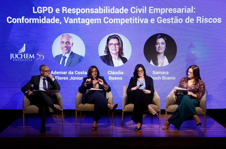 Ademar da Costa Flores Junior, Claudia Bueno, Samara Bueno e Giane Guerra em um dos pain&eacute;is (Foto: Jo&atilde;o Mattos/Divulga&ccedil;&atilde;o)