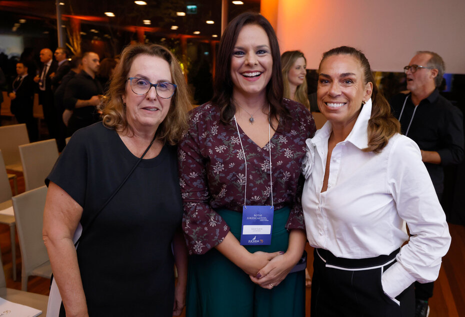 Angela Saenger com as jornalistas Giane Guerra e Marla Martins (Foto: Jo&atilde;o Mattos/Divulga&ccedil;&atilde;o)