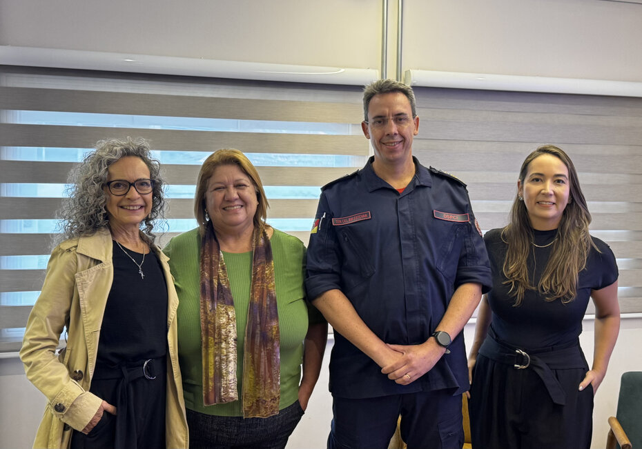 Bibiana Fitterman, Rita Martins, Tenente Coronel Estevan Falc&atilde;o e Raquel Hagen no encontro sobre seguran&ccedil;a (Foto: LS8/Divulga&ccedil;&atilde;o)