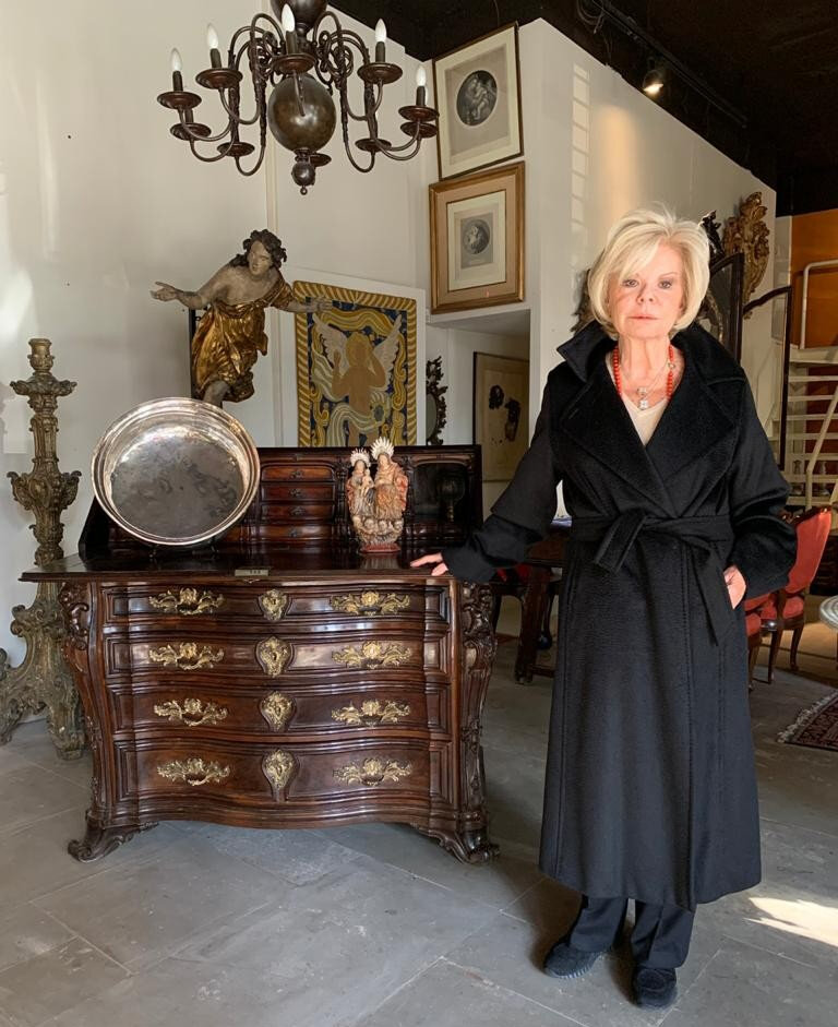 Silvia Souza Aranha, do Esplendor Antiguidades, participa do evento no Hotel Renaissance (Foto: Divulgação)