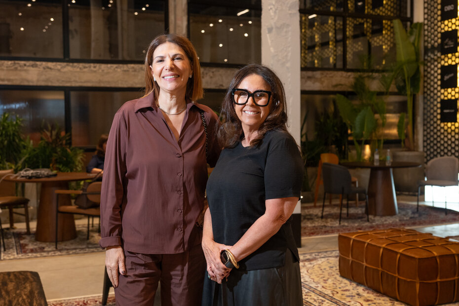 Jaqueline Meneghetti e Carla Tellini, do Grupo Press, acompanharam a posse (Foto: Andr&eacute;a Graiz/Divulga&ccedil;&atilde;o)