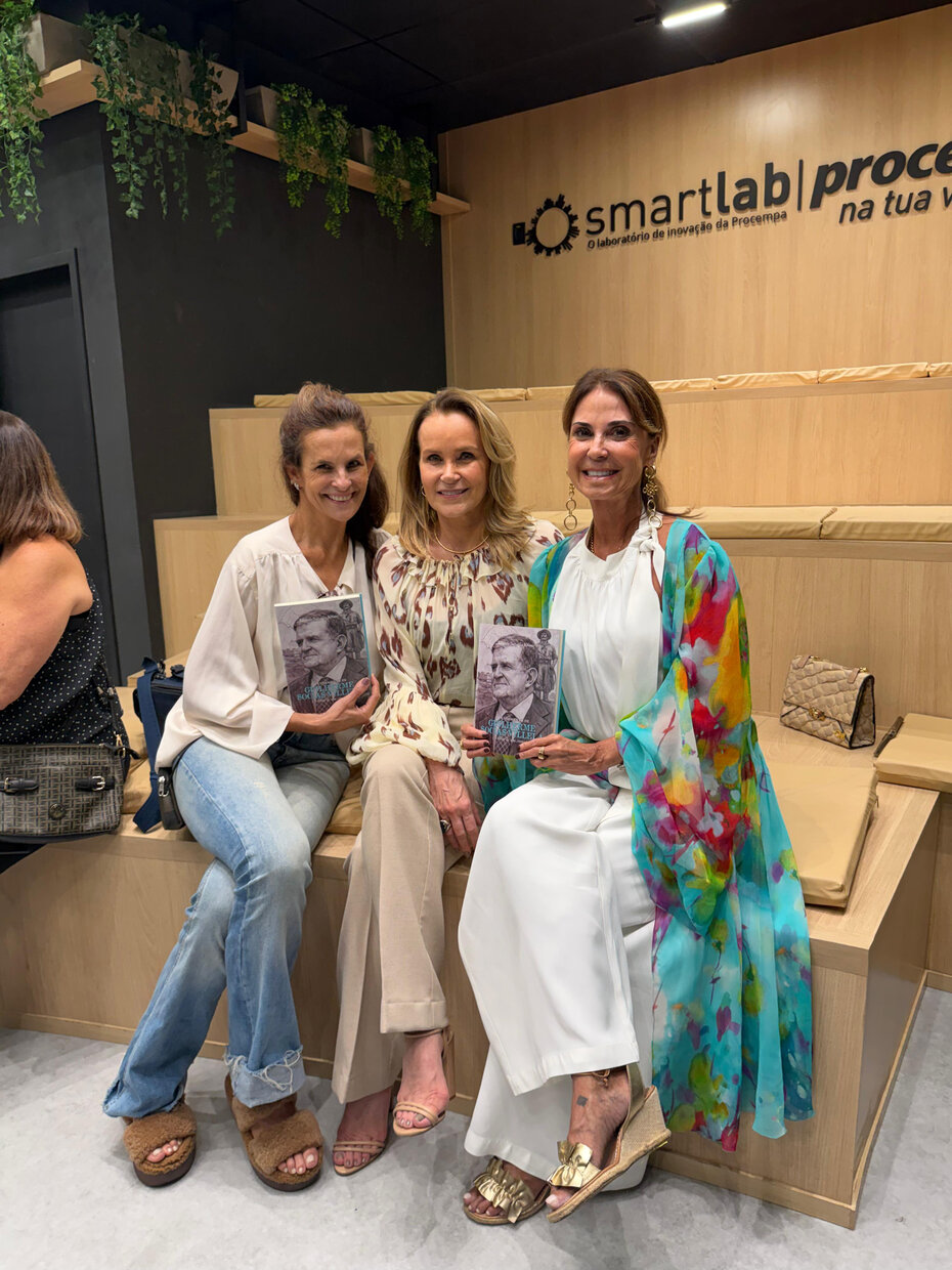 Mariana Bertolucci, D&eacute;borah Pilla Villela e Gabriela Fontoura Brasil na concorrida sess&atilde;o de aut&oacute;grafos (Foto: Divulga&ccedil;&atilde;o)