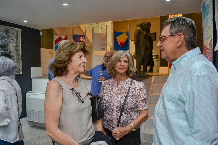 Tereza Bertolucci e Zil&aacute; Bernd em boa conversa com o artista Eduardo Vieira da Cunha (Foto: Rodrigo Gruner/Est&uacute;dio Telesc&oacute;pio)