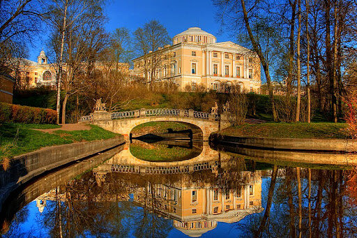 Pal&aacute;cio de Pavlovsk, em S&atilde;o Petersburgo, serviu de inspira&ccedil;&atilde;o para o projeto da biblioteca (Foto: Saint-Petersburg.com/Divulga&ccedil;&atilde;o)