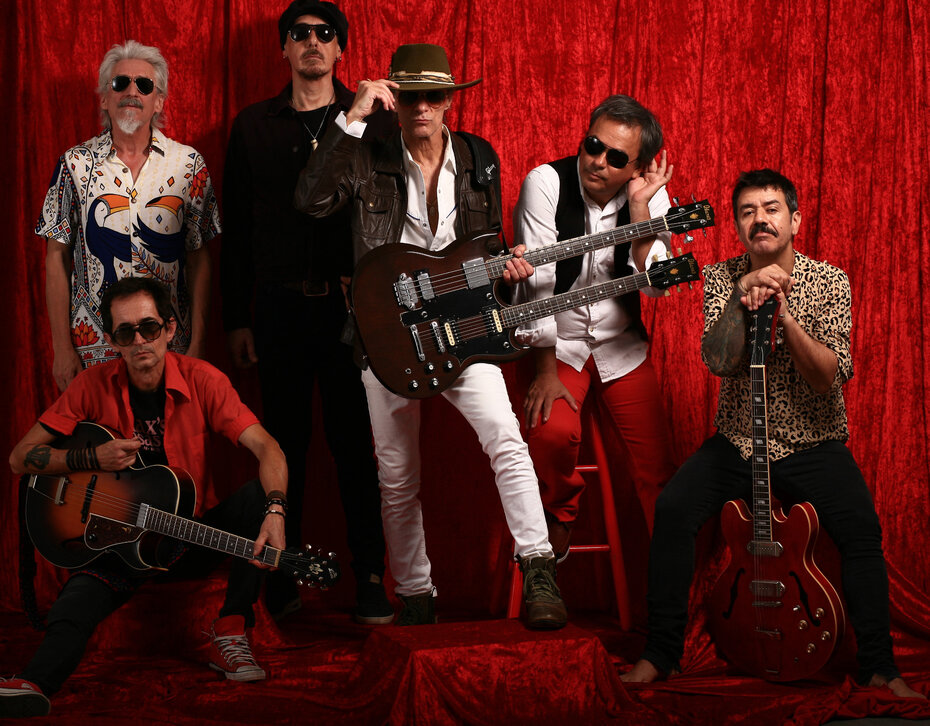 A ic&ocirc;nica banda ga&uacute;cha TNT se apresenta no Audit&oacute;rio Ara&uacute;jo Vianna, celebrando seu disco de estreia (Foto: Divulga&ccedil;&atilde;o)