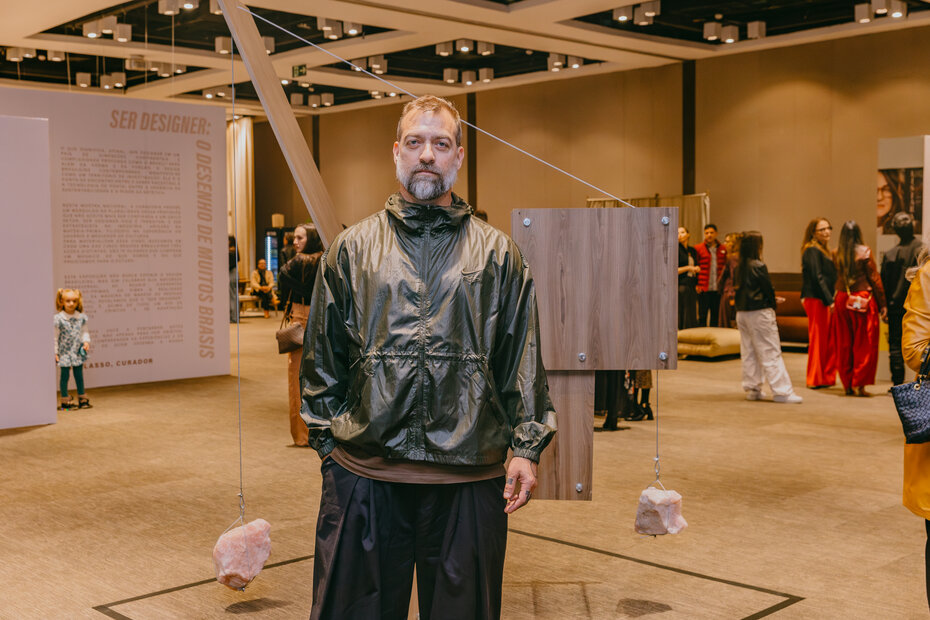 O artista pl&aacute;stico Hugo Pinto marcou presen&ccedil;a na Design Week (Foto: Thiele Elissa/Divulga&ccedil;&atilde;o)