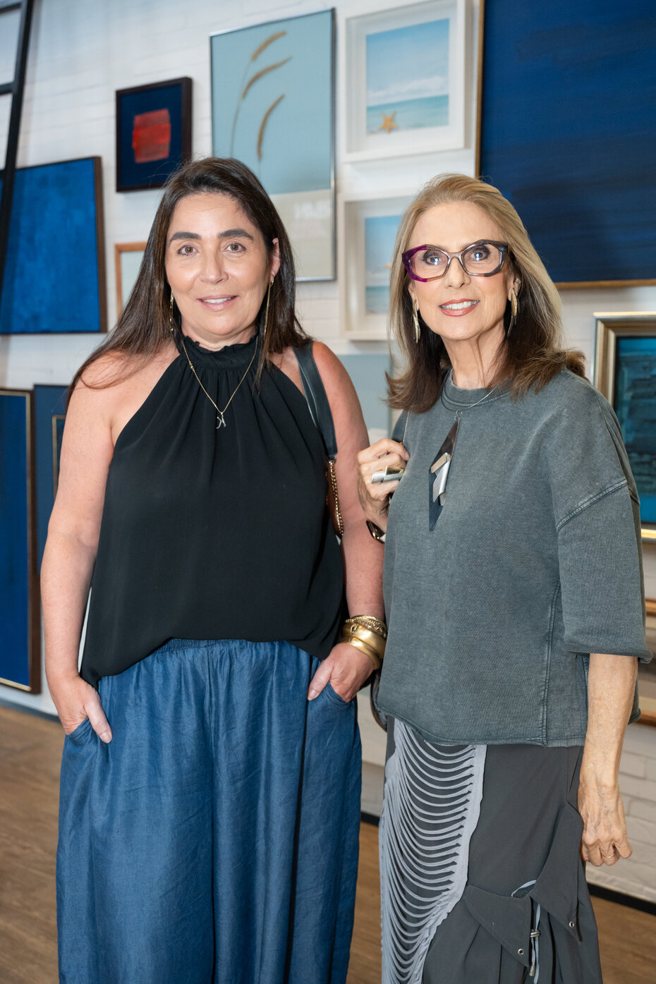 Karen Feldman e Gloria Corbetta conferiram a mostra na Urban Arts (Foto: Andr&eacute;a Graiz /Divulga&ccedil;&atilde;o)