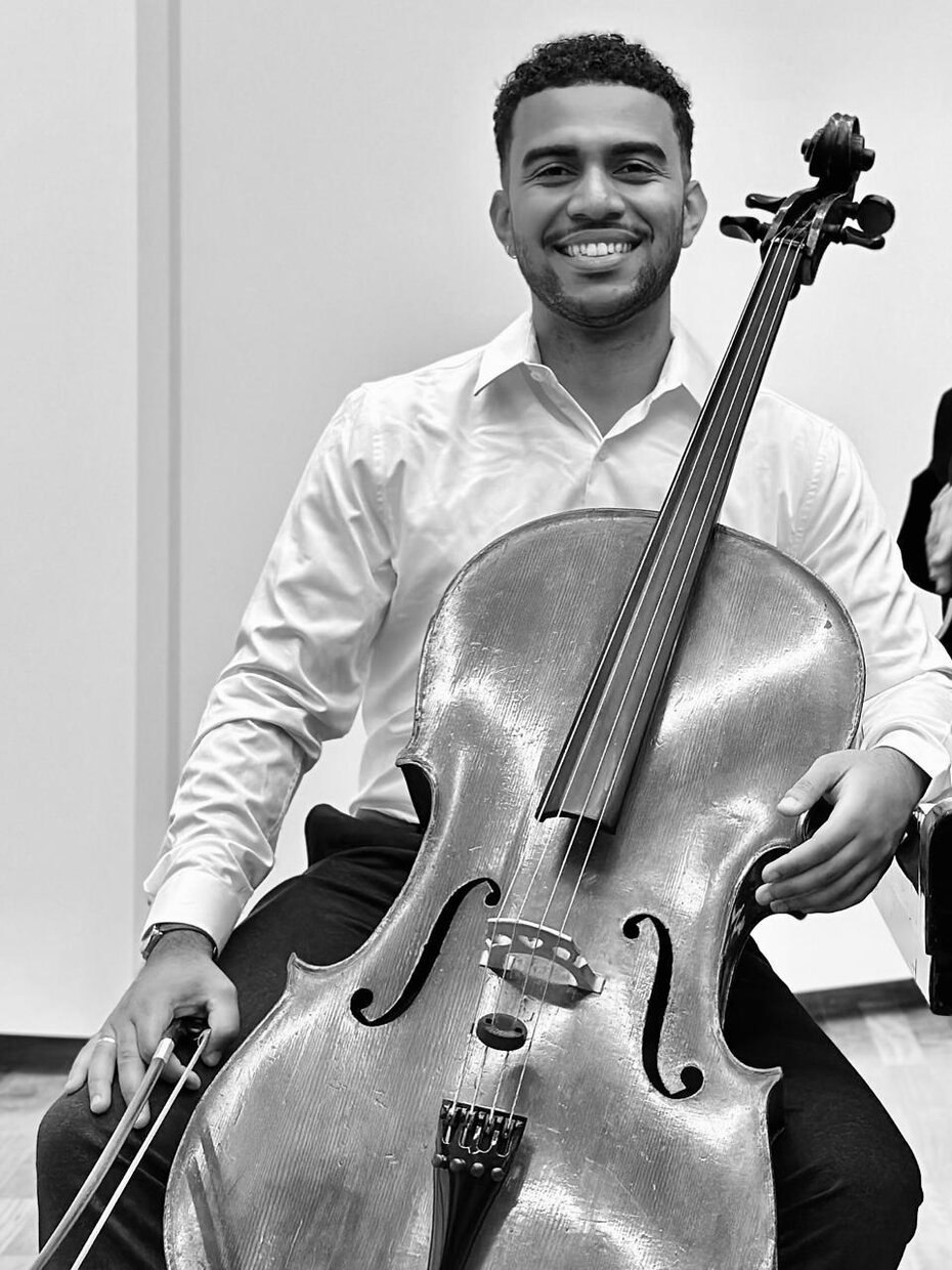 O violoncelista Rafael Hon&oacute;rio se apresenta no projeto Musical &Eacute;vora (Foto: Bruno Santos/Divulga&ccedil;&atilde;o)