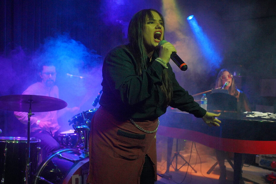 M&aacute; Licks em mais uma de suas apresenta&ccedil;&otilde;es vibrantes (Foto: Duda Alvares/Divulga&ccedil;&atilde;o)