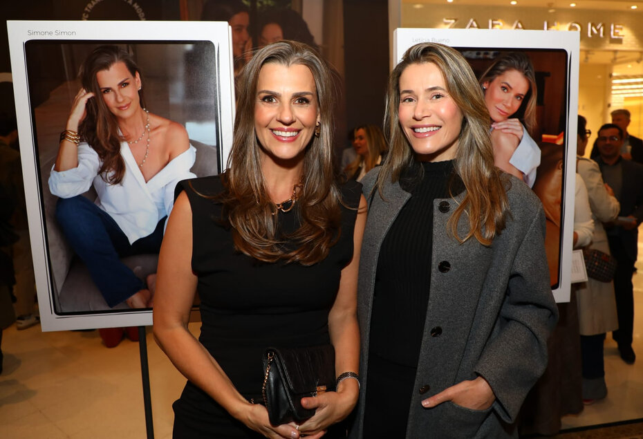 Simone Simon e Letícia Bueno na abertura da exposição (Foto: Marcelo Noronha/Divulgação)
