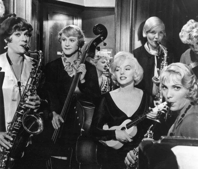 Marilyn contracenou com Jack Lemmon e Tony Curtis no impag&aacute;vel &ldquo;Quanto Mais Quente Melhor&rdquo; (Foto: Getty Images/Divulga&ccedil;&atilde;o)