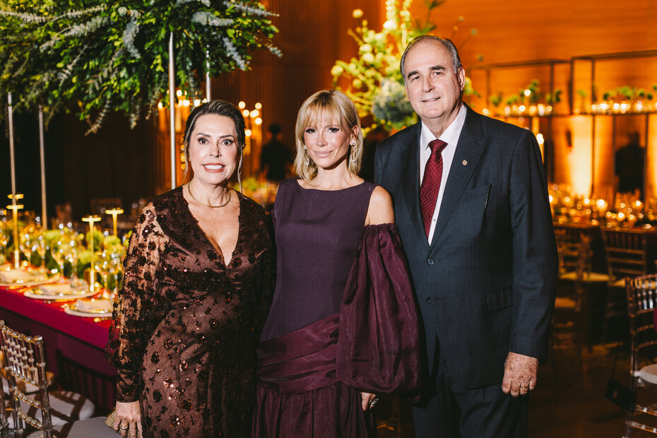 Mayde Torriani, Monica Salgado e Júlio Cesar Maciel no encontro festivo da Uniodonto (William Nihues/Divulgação)