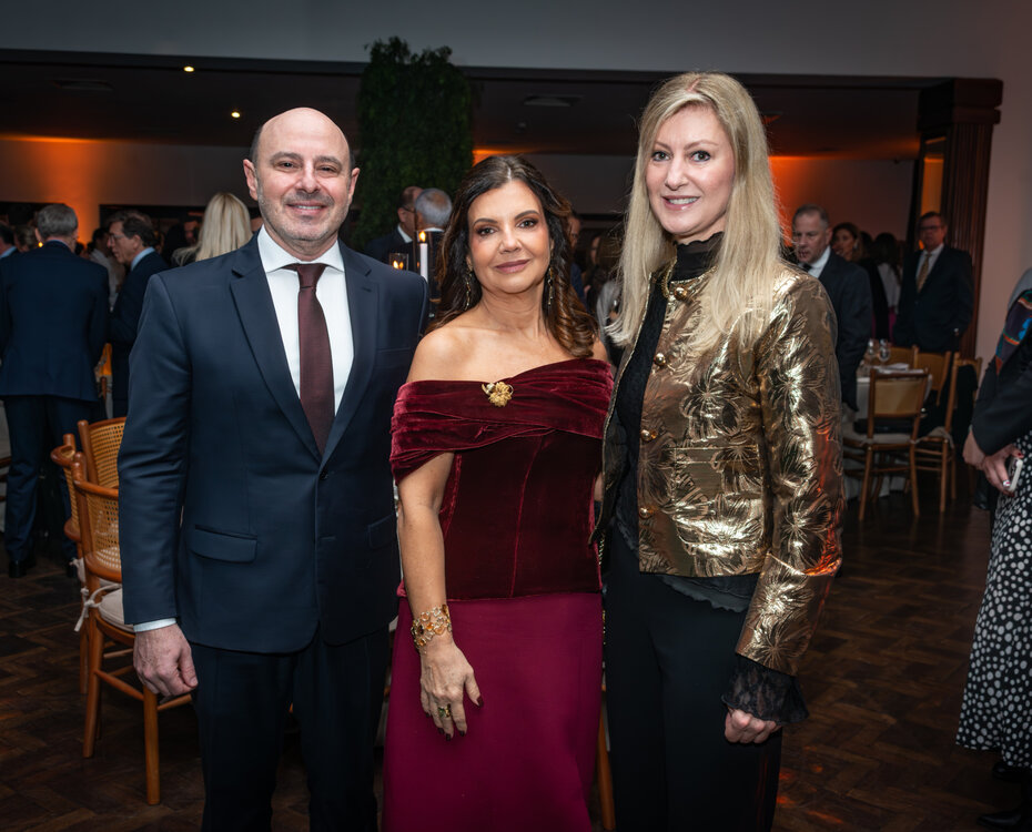 O casal presidente Nelson Pires e Adriana Pires com a vice-prefeita Betina Worm (Foto: Evandro Leal/Divulga&ccedil;&atilde;o)