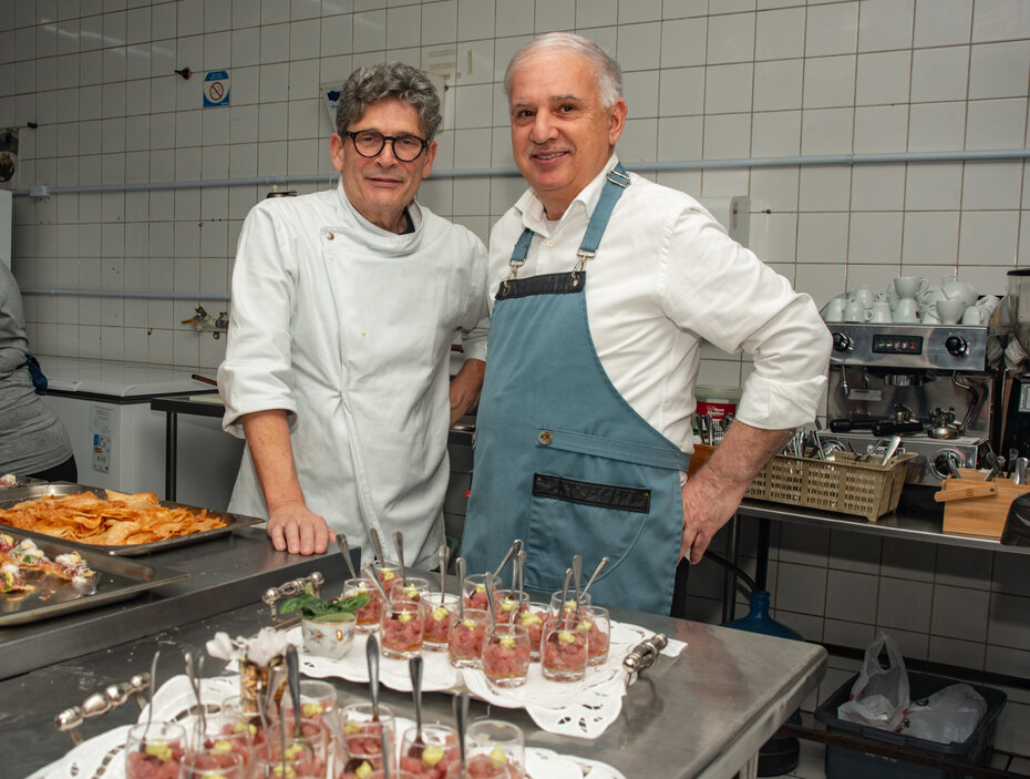 Os chefs Marco Behar e Lucio Moraes assinaram o elogiado menu que incluiu tartare de atum com avocado (Foto: Evandro Leal/Divulga&ccedil;&atilde;o)