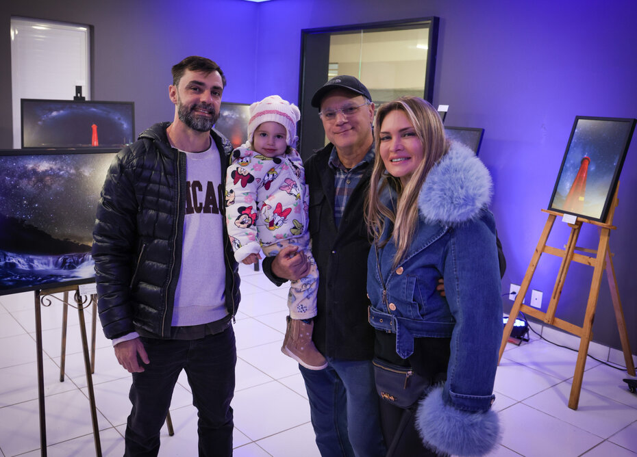 Diogo Saut, Sarah Saut, César Saut e Leila Fraga Saut na inauguração da mostra (Foto: Divulgação)