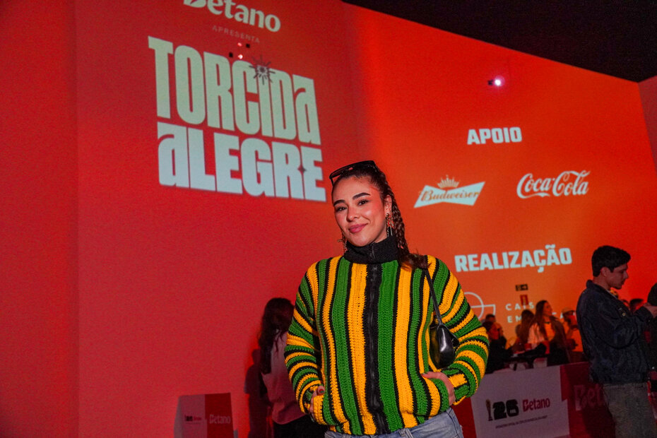 Francine Cercal curtiu a abertura da Copa do Mundo em clima festivo no Cais Embarcadero (Foto: J&uacute;nior Farias/Divulga&ccedil;&atilde;o)