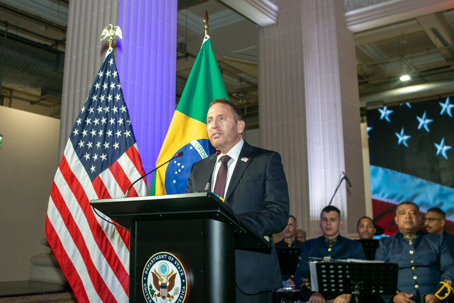 Em seu speech, Jason Green, cônsul-geral dos Estados Unidos, refletiu sobre os 250 anos da independência americana (Foto: Lenara Petenuzzo/Divulgação)