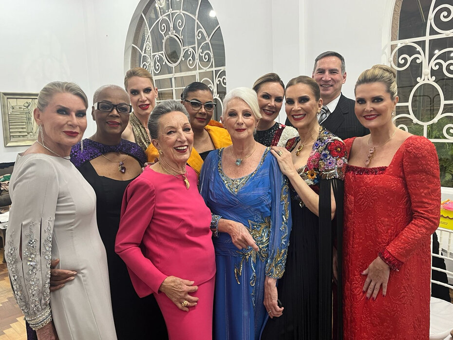 Luciane Joas, Nilda Felisberta Freitas, Let&iacute;cia Kleeman, Deise Nunes, Juliana Hannemann, Kaeterli Becker, Madeleine M&uuml;ller, Henrique Tabajara e C&iacute;ntia de Almeida (Foto: Paulo Gasparotto/Especial)