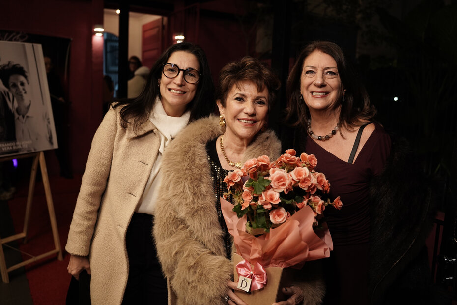 Vera Bublitz entre suas ex-alunas Viviane Tremea e Elizabeth Gonçalves (Foto: Alex Gonçalves /Divulgação)