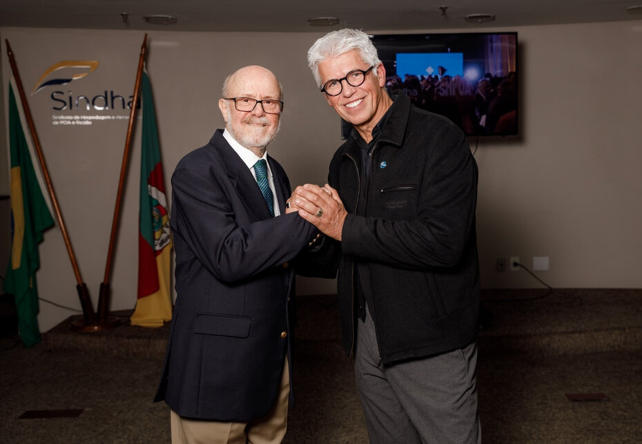 João Antonio Klee e Nelson Ramalho, presidente do Sindha (Foto: Guilherme Flores/Divulgação)