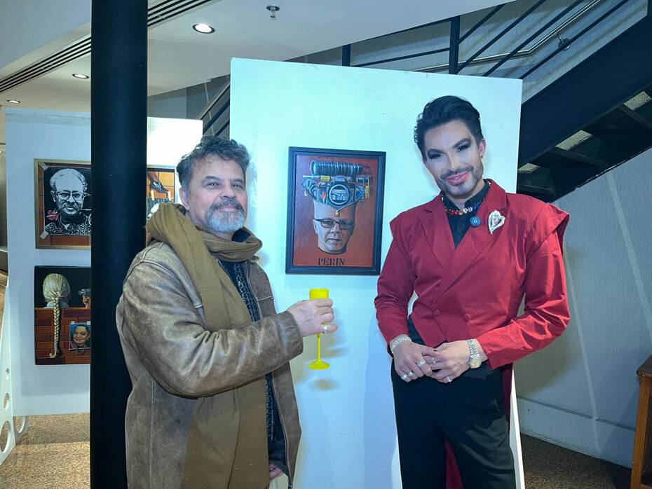 Gaio Fontella e Vagner Oliveira na exposi&ccedil;&atilde;o que homenageou Fernando Baril (Foto: Paulo Gasparotto/Especial)