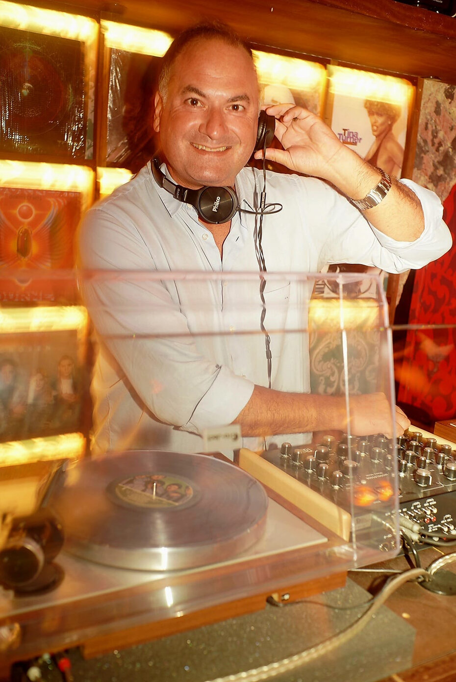 O DJ Paulinho Rossato garantiu o clima com suas boas escolhas musicais (Foto: Duda Alvares/Divulga&ccedil;&atilde;o)