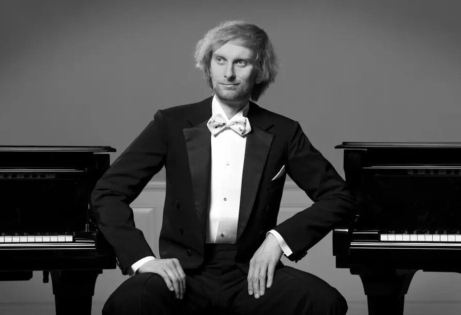 O pianista tcheco Ivo Kahánek é atração em concerto na capital federal (Foto: Divulgação)