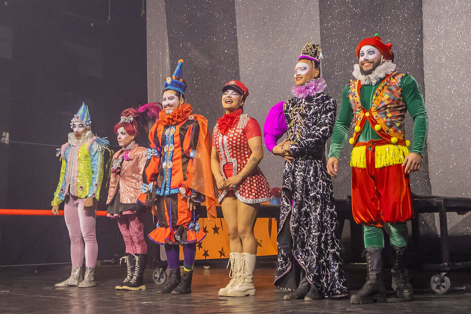 A companhia de circo-teatro foi muito aplaudida (Foto: Volmer Perez/Divulga&ccedil;&atilde;o)