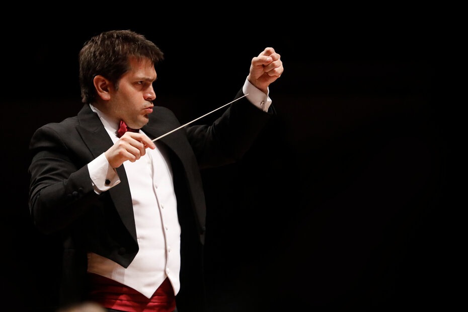 O maestro Diego Naser conduz a OSPA em concerto nesta sexta-feira (Foto: Kike Baraona/Divulgação)