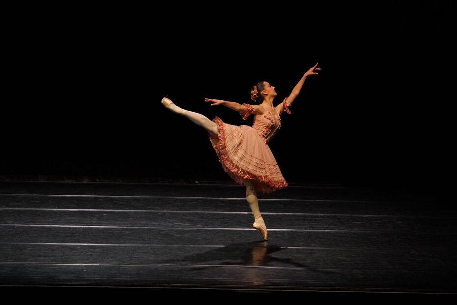 Aos 14 anos, Alícia Prietsch conquistou o primeiro lugar na Itália e já tem outros pódios internacionais no currículo (Foto: Danzafirenze/Divulgação)