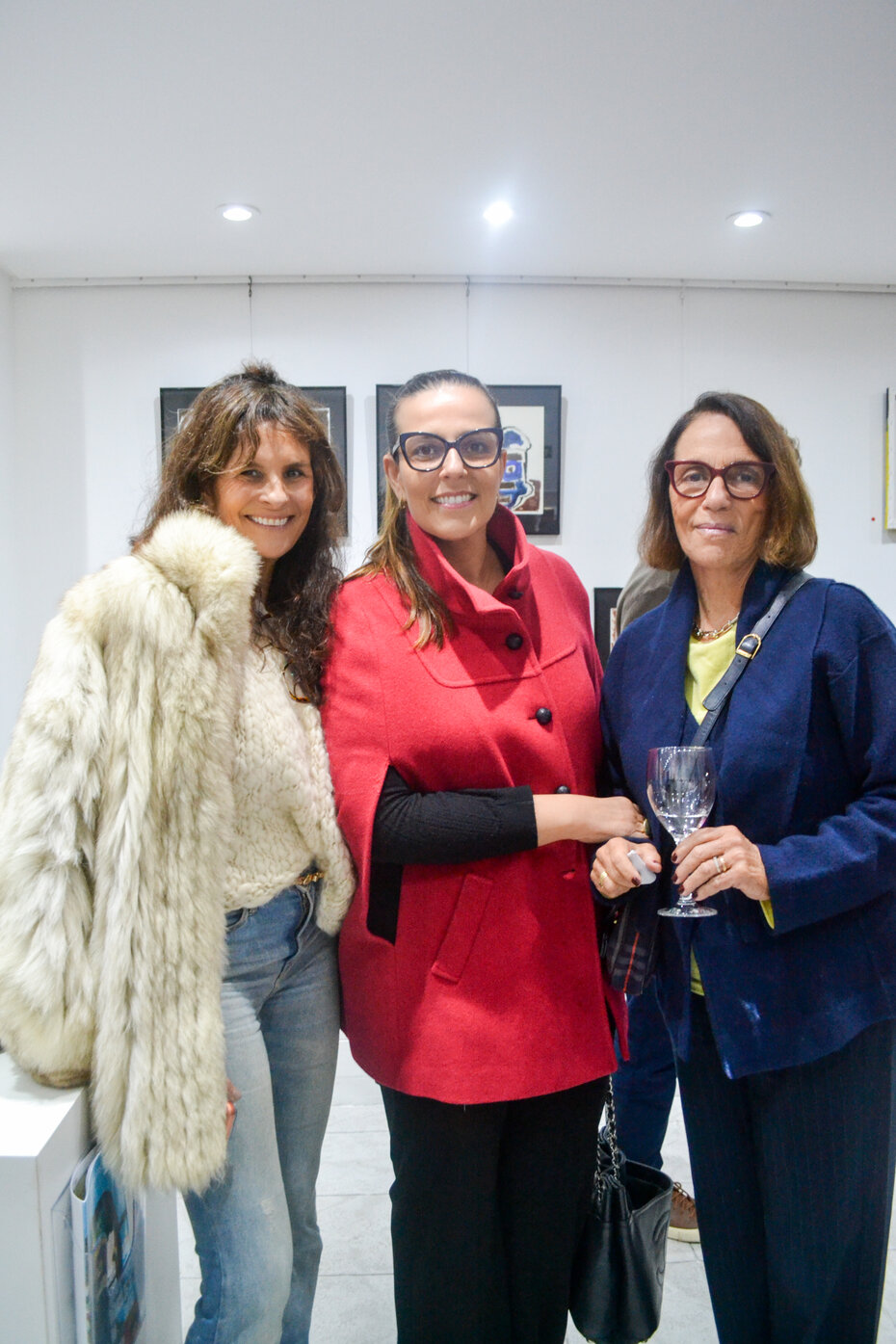 Mariana Bertolucci, Karime Costalunga e Memeia Contursi na exposição (Foto: Wanderlei Oliveira/Divulgação)