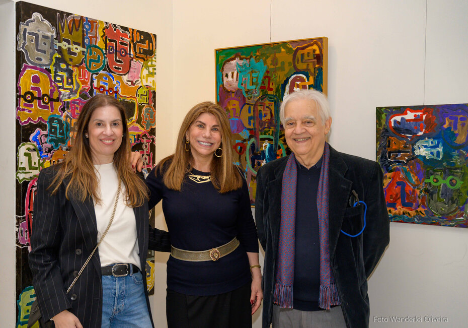 Maria Eduarda Comas Guaspari Barreto, Ita Stockinger e Carlos Eduardo Comas, o curador da mostra (Foto: Wanderlei Oliveira/Divulgação)