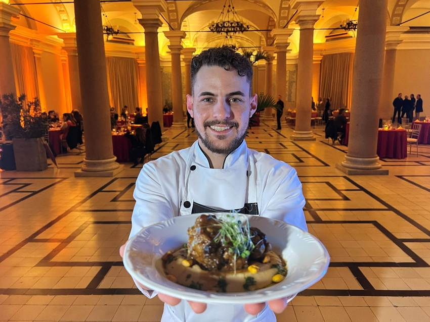 O chef Matheus Monteiro: qualidade reconhecida com os card&aacute;pios dos jantares tem&aacute;ticos no Caf&eacute; da Catedral (Foto: Divulga&ccedil;&atilde;o)