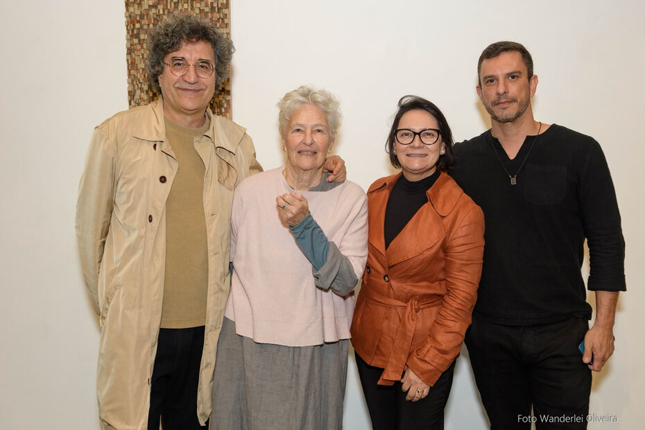 Eduardo Fernandes, Heloisa Crocco, Mara Prates e M&aacute;rcio Carvalho na Ocre Galeria (Foto: Wanderlei Oliveira/Divulga&ccedil;&atilde;o)