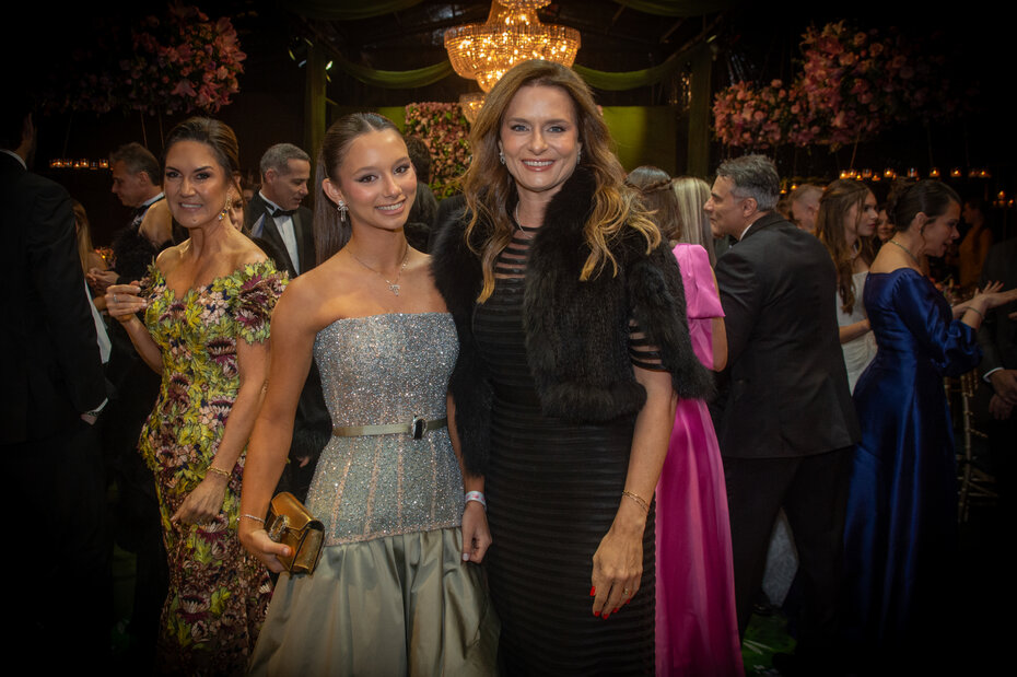 Helena Gemelli Fernandes, uma das apresentadoras da festa, com a mãe, Paula Gemelli (Foto: Evandro Leal/Divulgação)