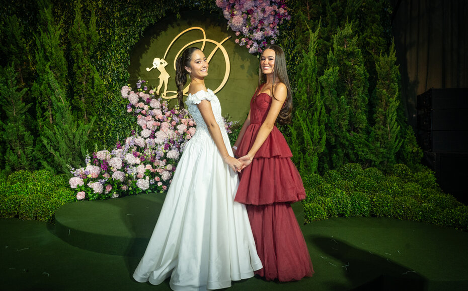 Martina Bing Moreira com sua madrinha Rafaela Chaves Ughini (Foto: Evandro Leal/Divulgação