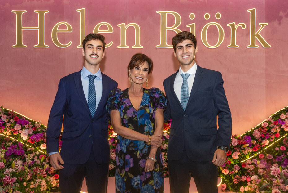 Gabriela Fontoura Brasil entre os filhos Henrique Barcellos e Lorenzo Barcellos (Foto: Evandro Leal/Divulgação)