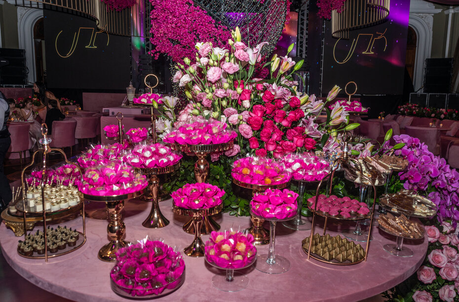A mesa de doces da Detalhes, de Lúcia Suñe (Foto: Evandro Leal/Divulgação)