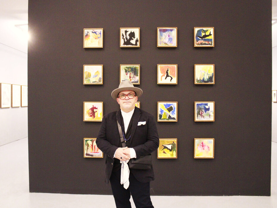 Omar-Pascual Castillo, curador da mostra de Saint Clair Cemin (Foto: Igor Dreher/Divulga&ccedil;&atilde;o)
