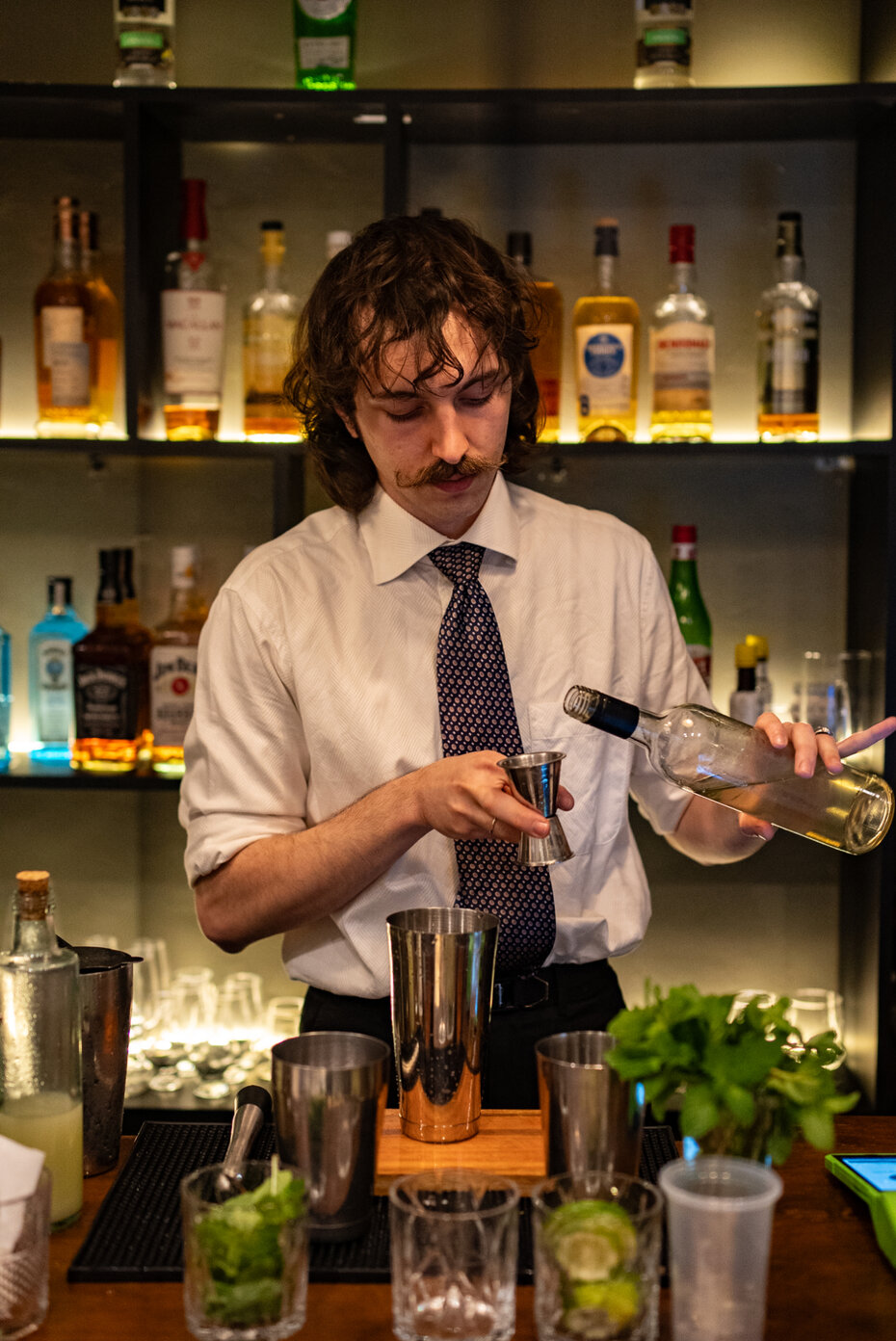 O bartender João Mathia preparou um delicioso Negroni e recebeu convite de Xarão para participar um evento no Hilton Hotel (Foto: Leandro Costa/Divulgação)