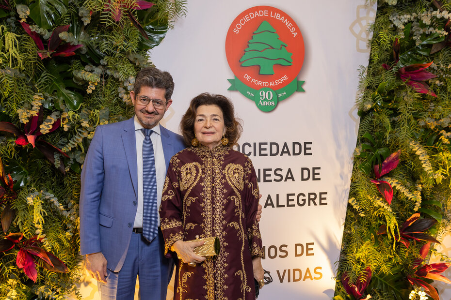 Tiago Simon e Jussara Kalil Bothomé participaram dos festejos (Foto: Arthur Woltmann/Divulgação)
