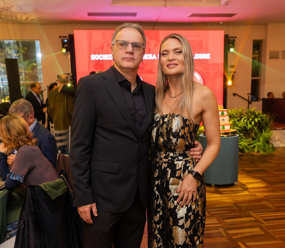 César Saut e Leila Fraga Saut, que em seguida viajaram para a Europa, onde ele participou de encontro com empresários relacionados com a Icatu Seguros (Foto: Arthur Woltmann/Divulgação)