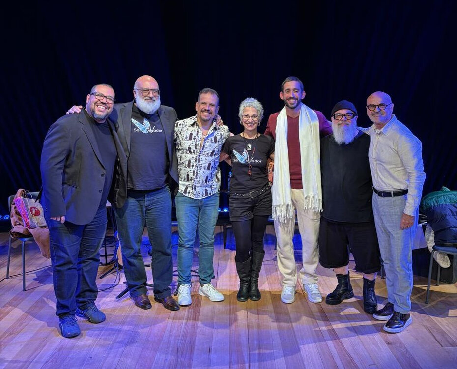 Neemias Santos, Roger Lerina, Antônio Rodrigues, Deborah Finocchiaro, Rogério Wanderley, Alexandre Carvalho e Ivan Mattos no Teatro Oficina Olga Reverbel (Foto: Divulgação)